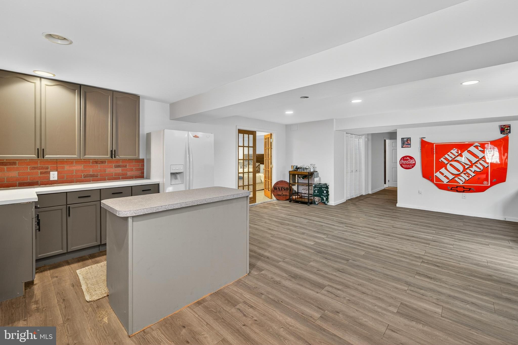 YORKVILLE - Residential