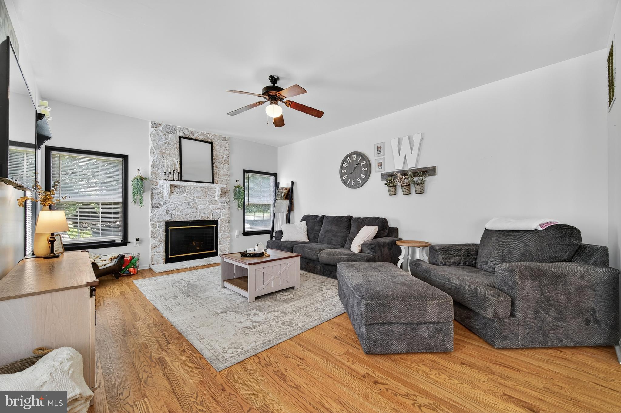 YORKVILLE - Residential