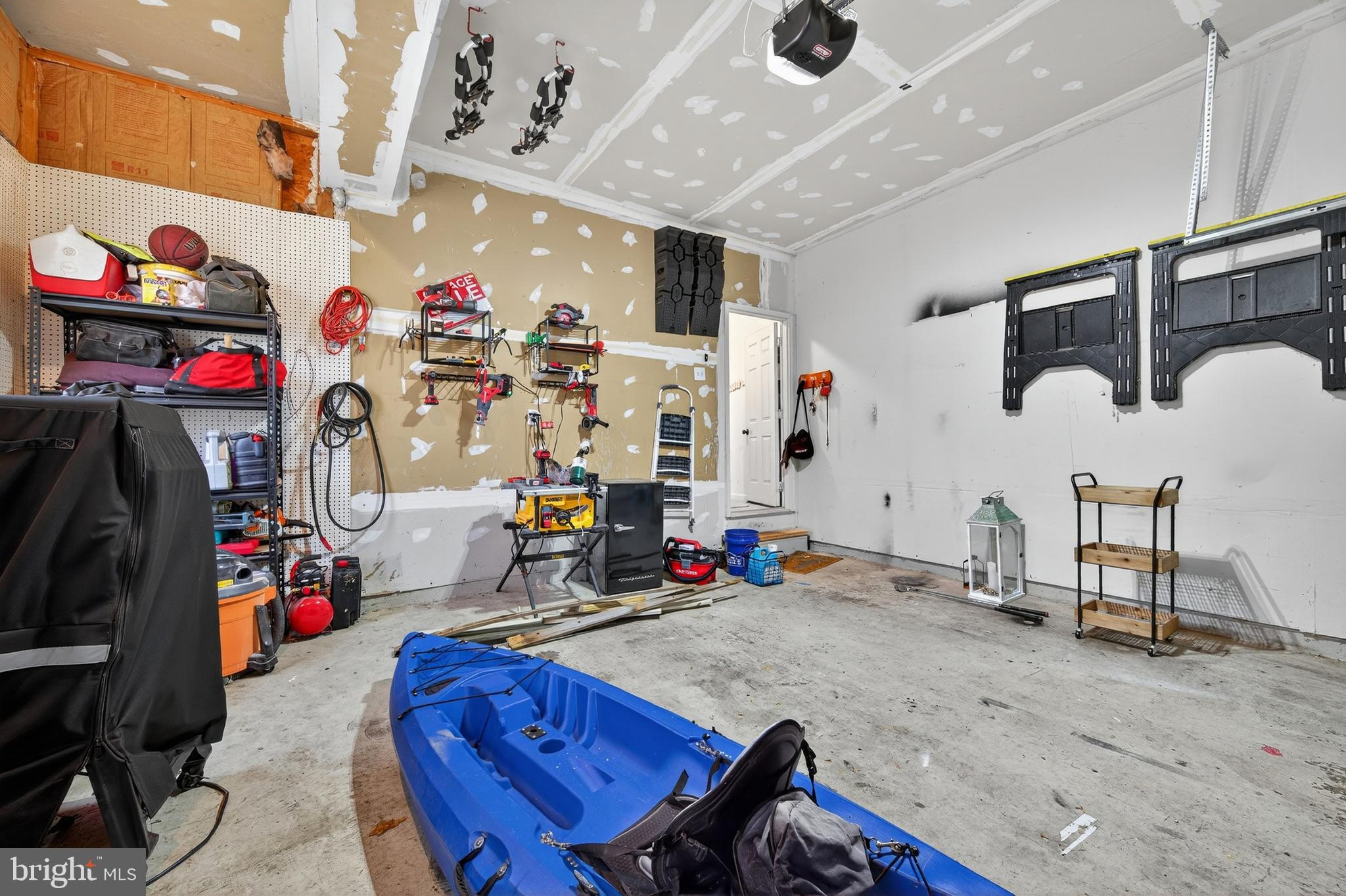 YORKVILLE - Residential