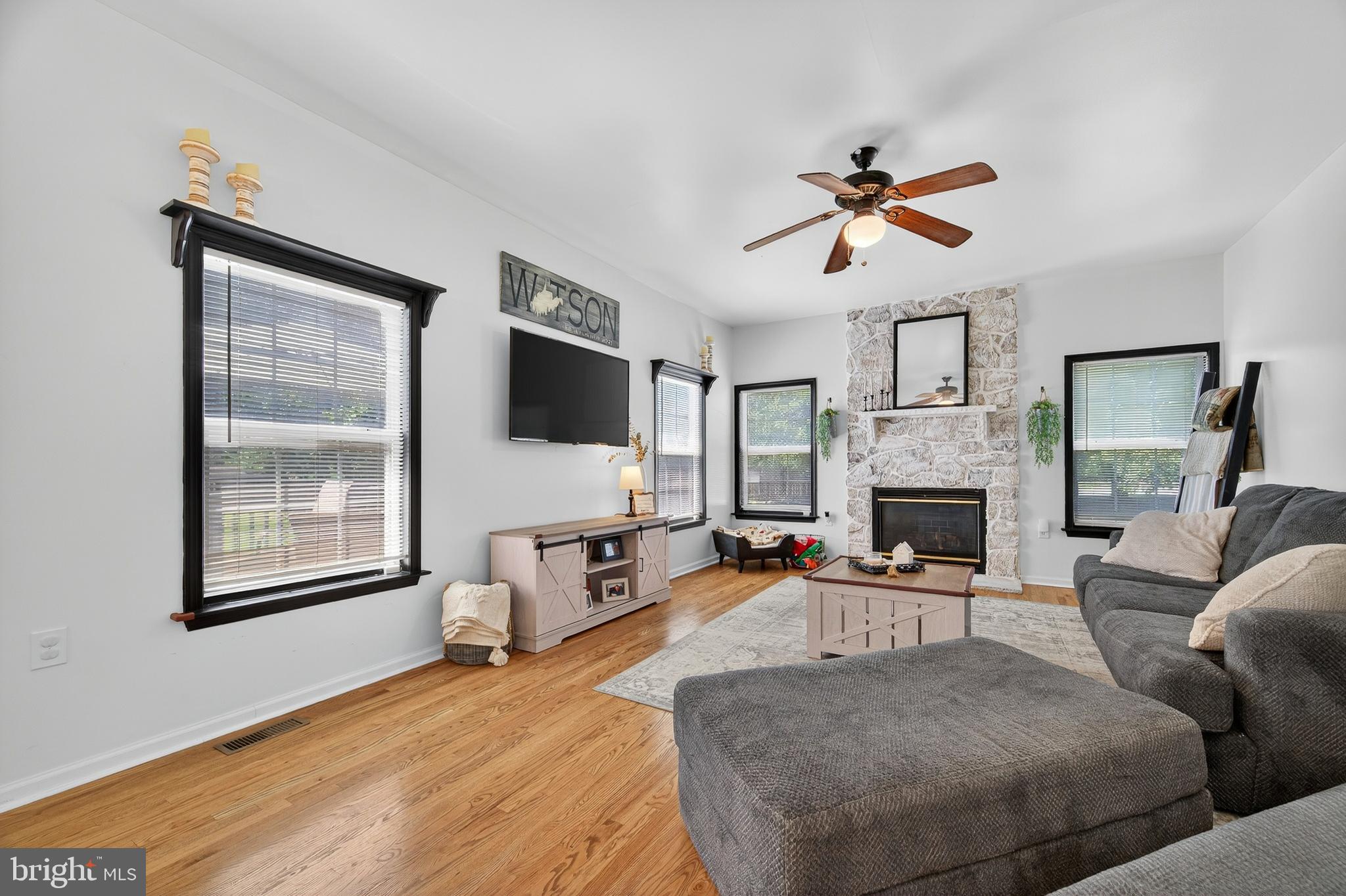 YORKVILLE - Residential