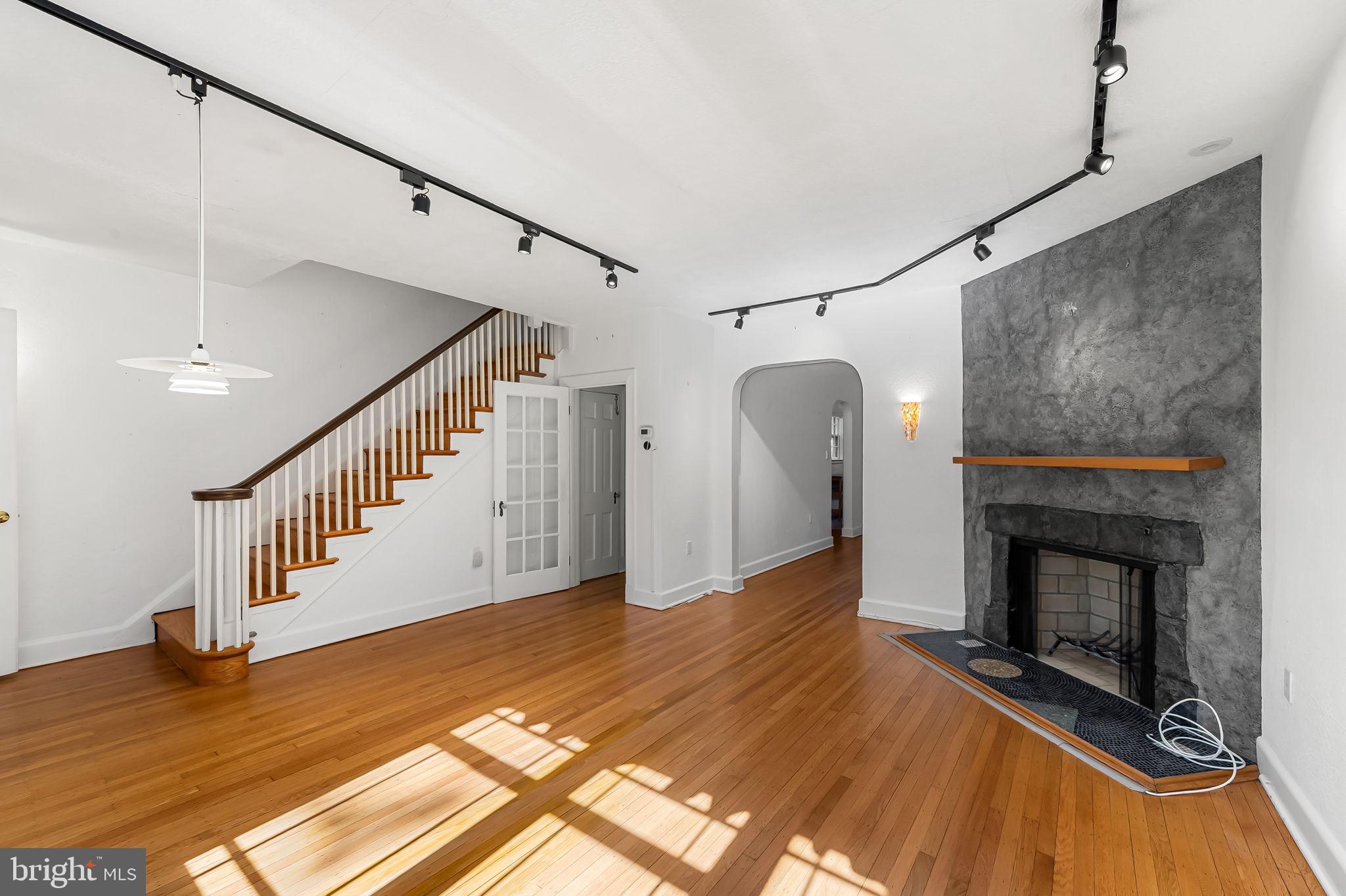 LAKE WALKER - Residential