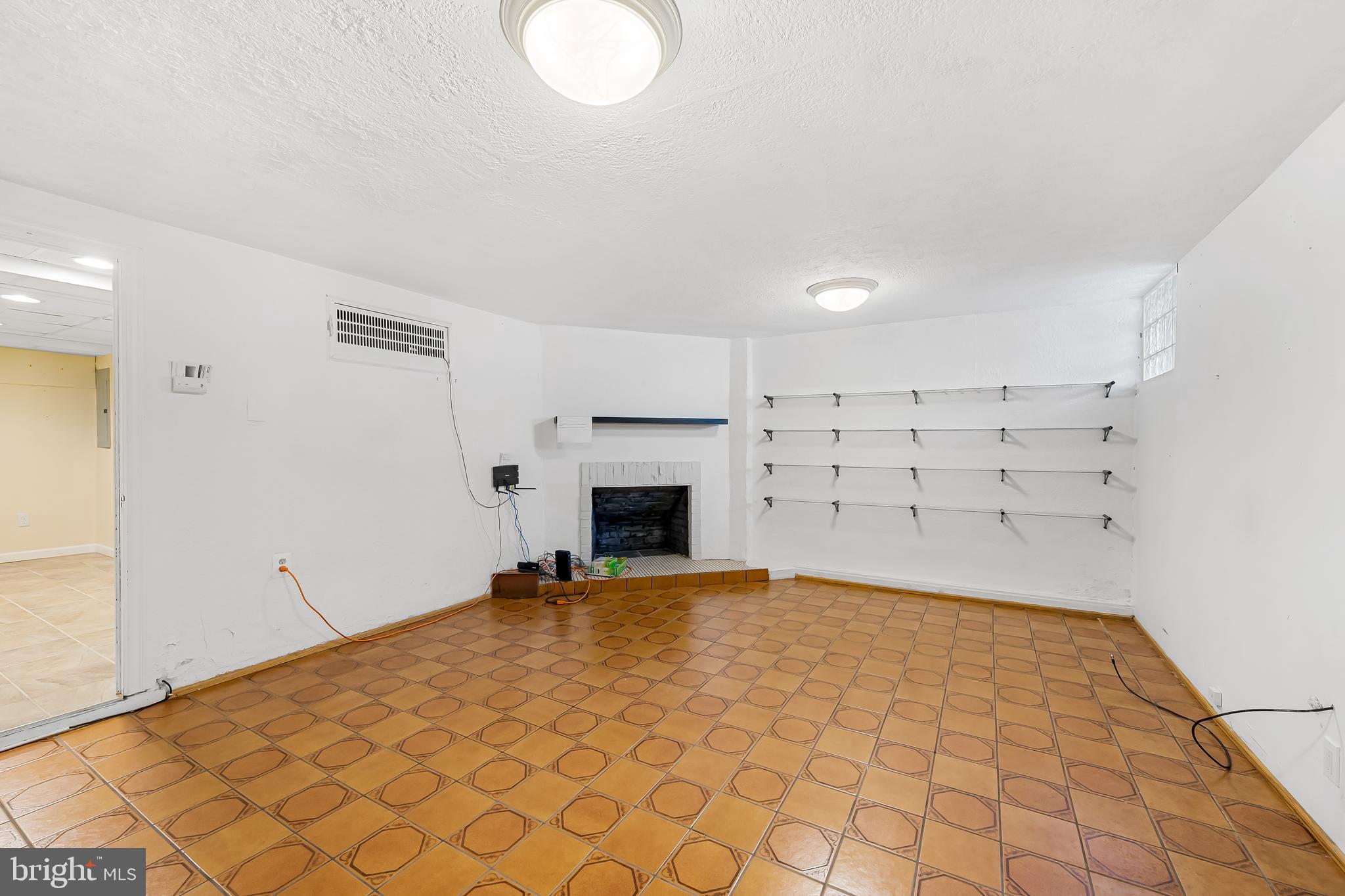 LAKE WALKER - Residential