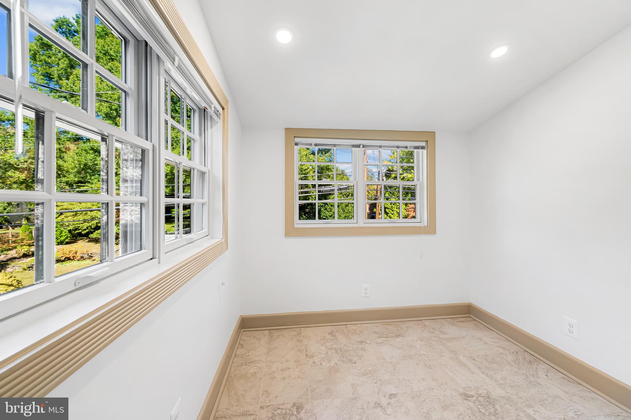 LAKE WALKER - Residential