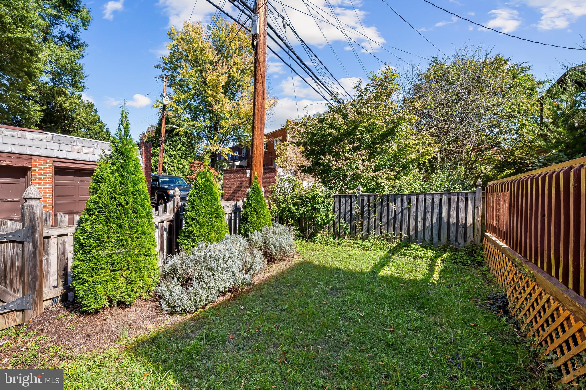 LAKE WALKER - Residential