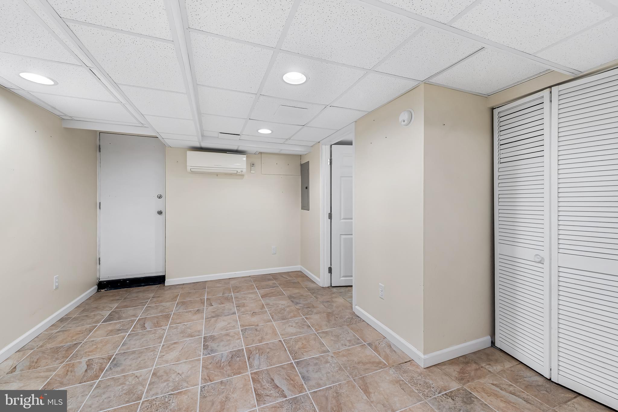 LAKE WALKER - Residential