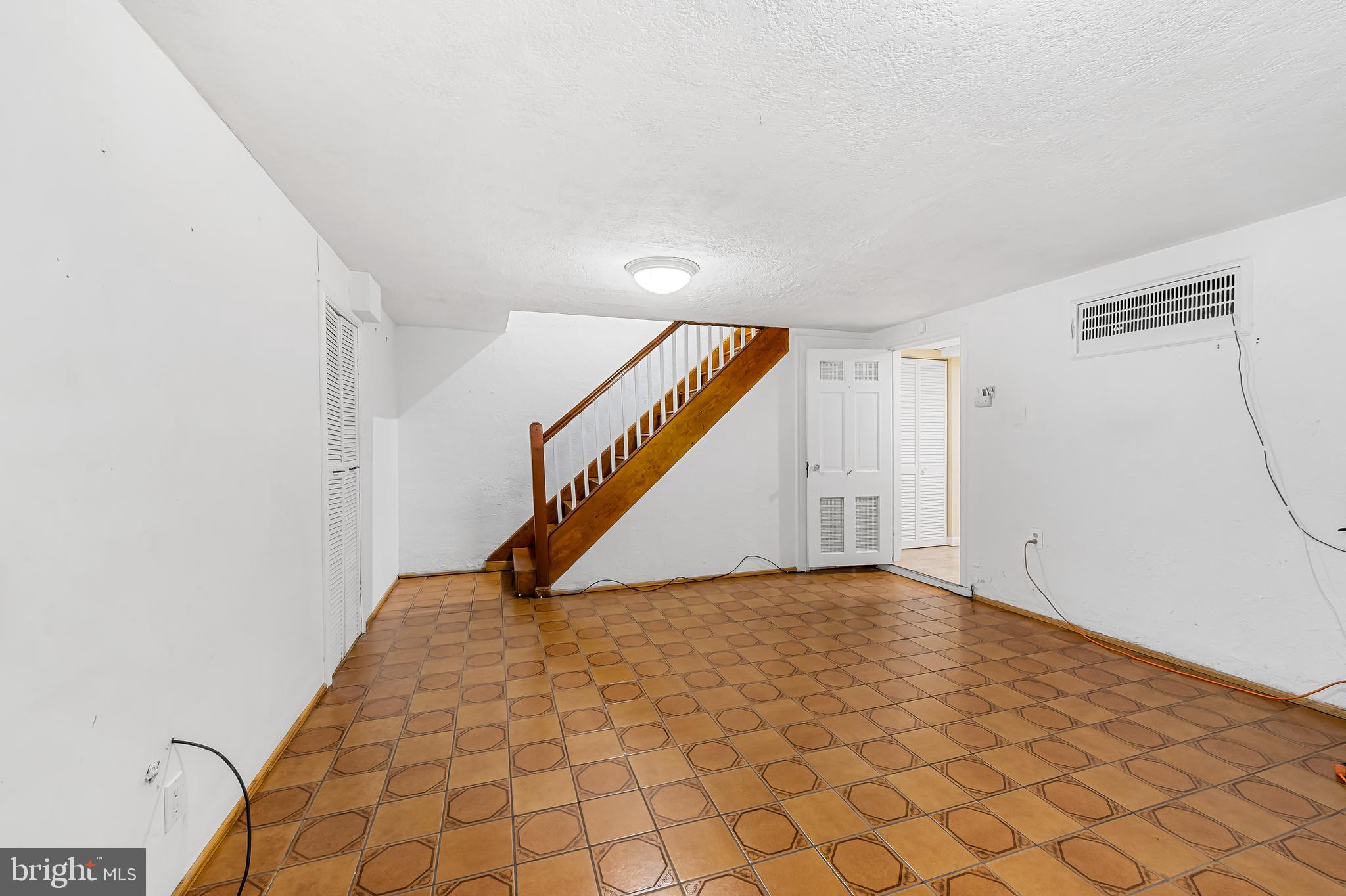 LAKE WALKER - Residential