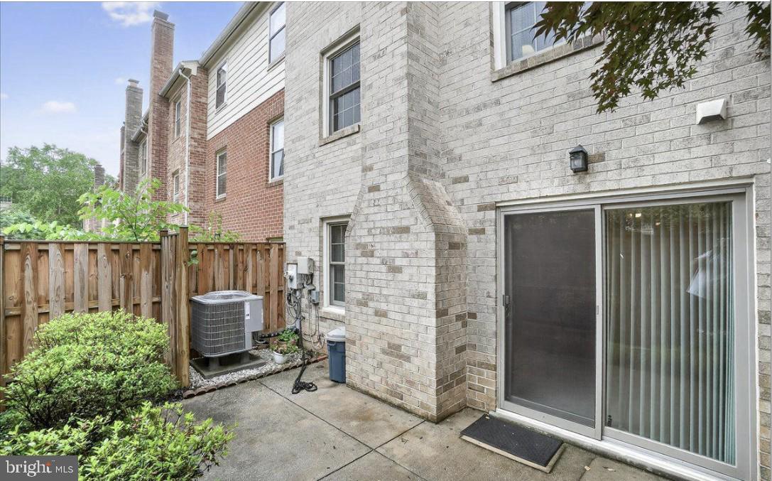 WESTLAKE TERRACE - Residential Lease