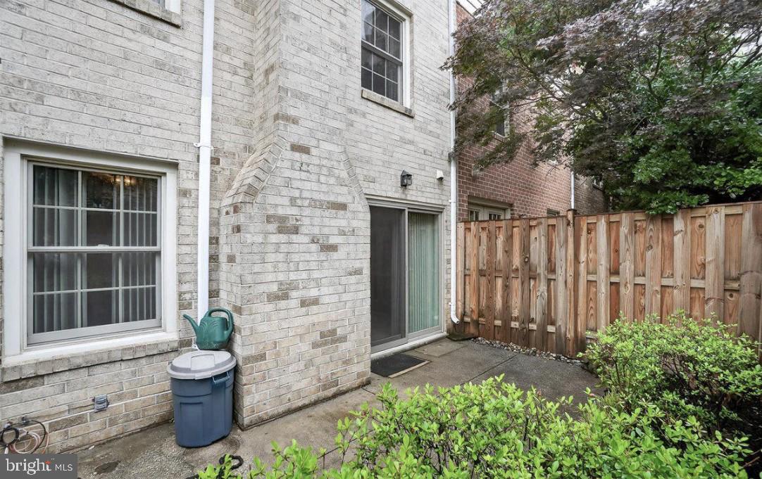 WESTLAKE TERRACE - Residential Lease