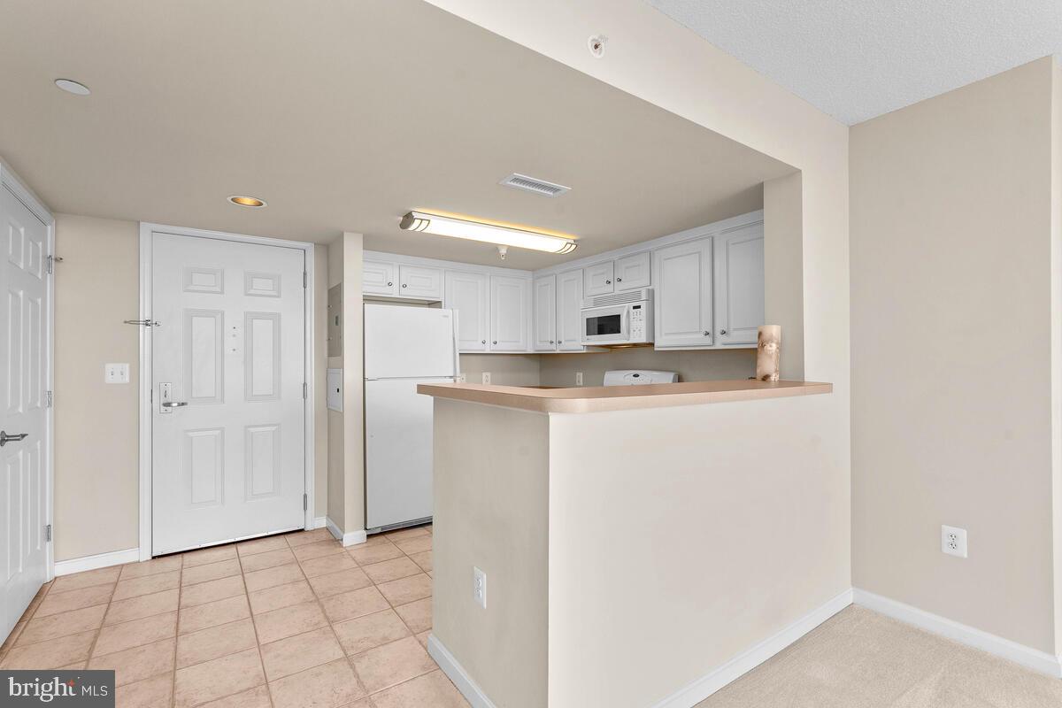 GALLERY AT WHITE FLINT - Residential