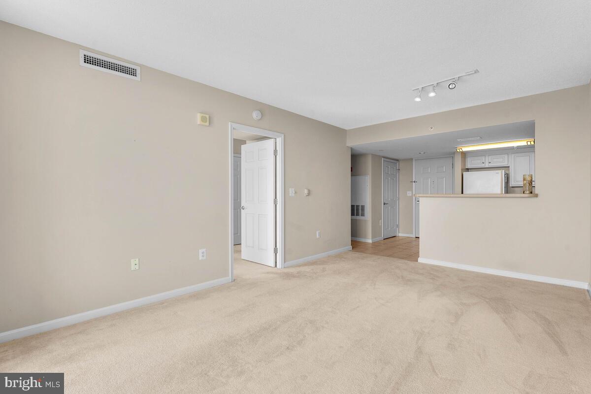 GALLERY AT WHITE FLINT - Residential