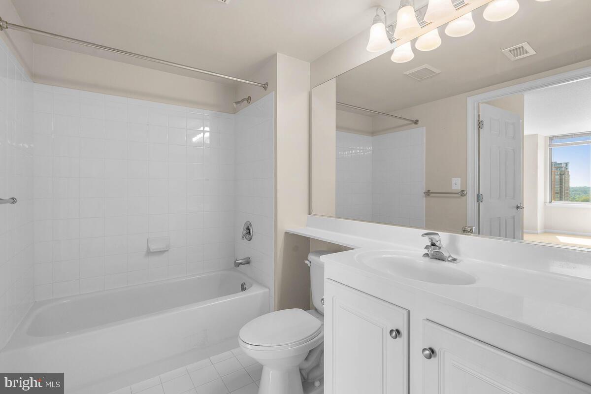 GALLERY AT WHITE FLINT - Residential