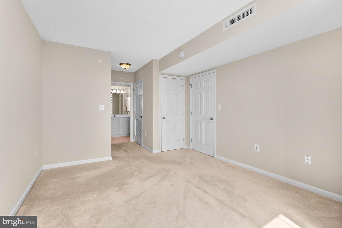 GALLERY AT WHITE FLINT - Residential