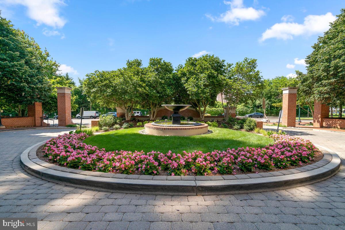 GALLERY AT WHITE FLINT - Residential