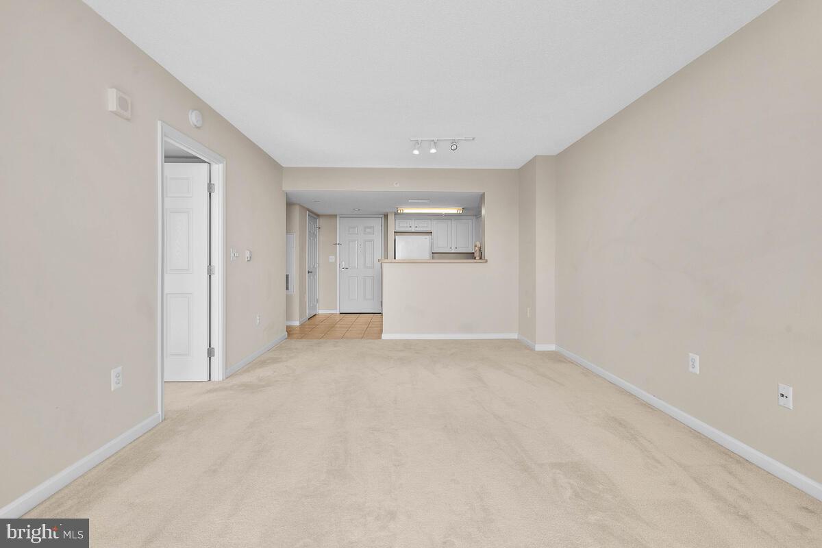 GALLERY AT WHITE FLINT - Residential