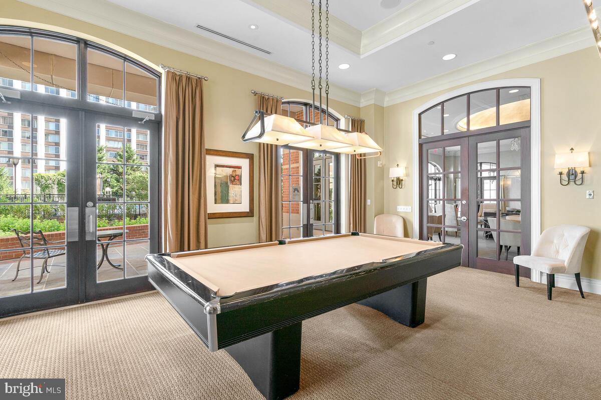 GALLERY AT WHITE FLINT - Residential