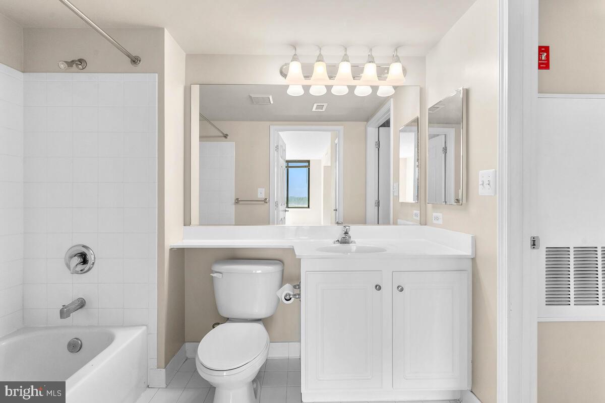 GALLERY AT WHITE FLINT - Residential