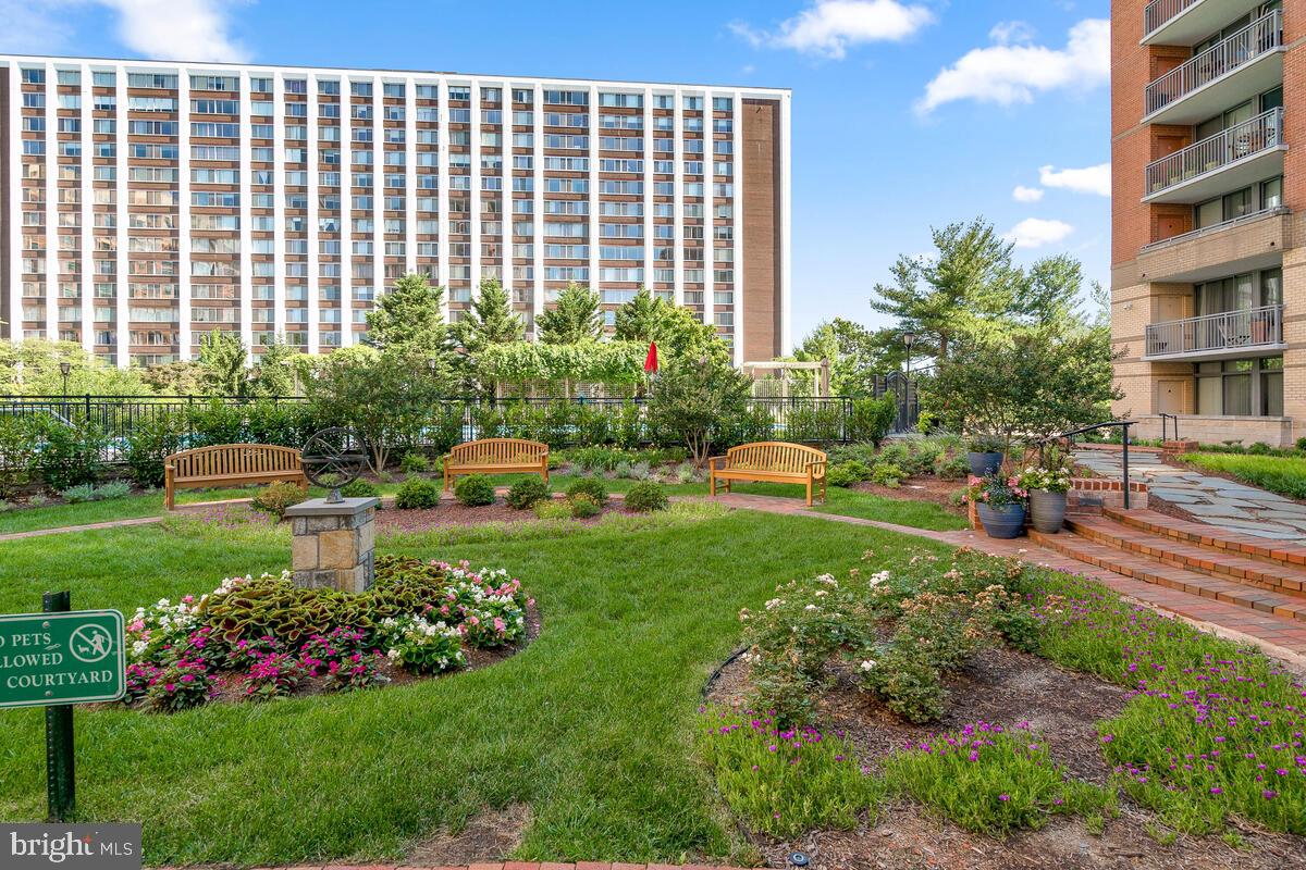 GALLERY AT WHITE FLINT - Residential
