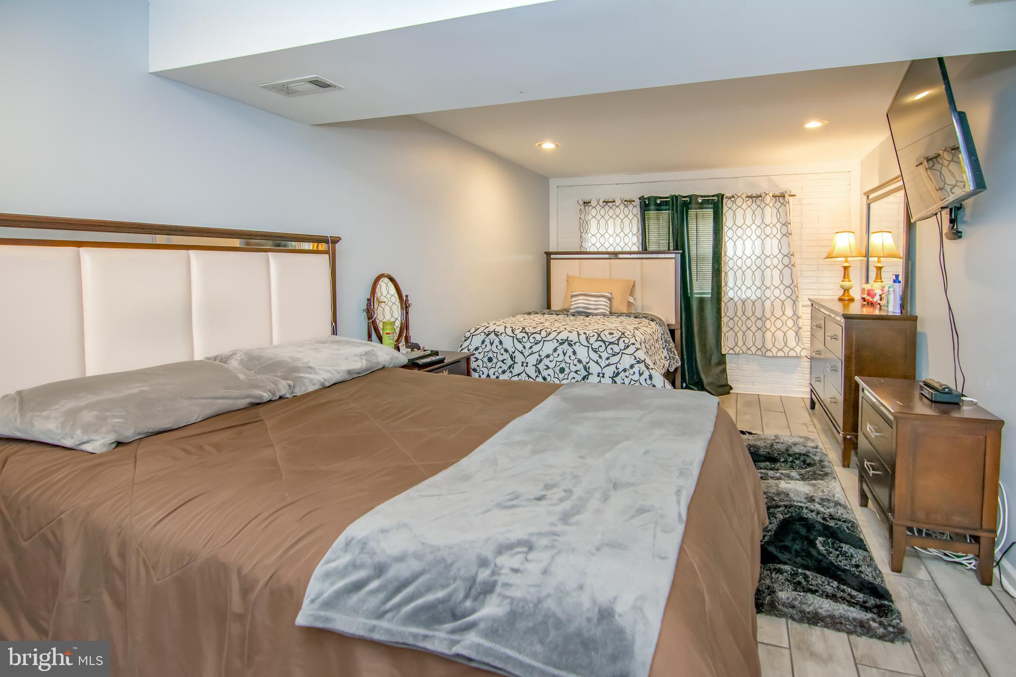 STRAWBERRY HILL EST SUB - Residential