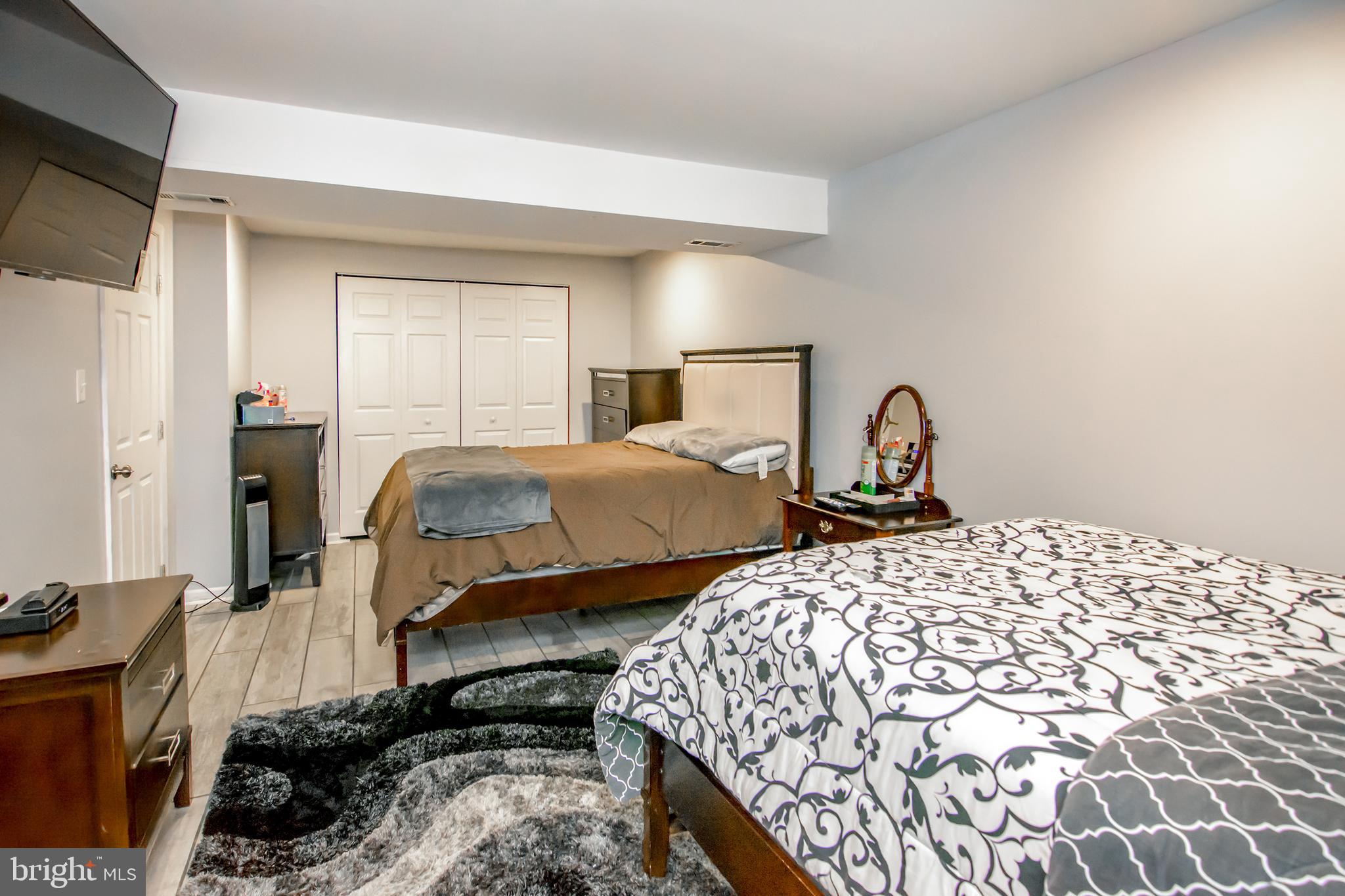 STRAWBERRY HILL EST SUB - Residential