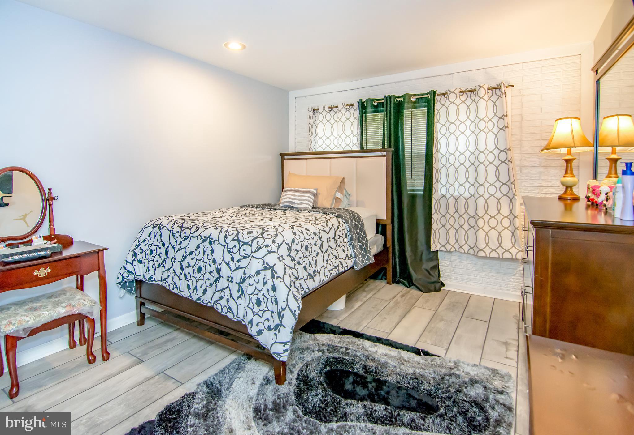 STRAWBERRY HILL EST SUB - Residential