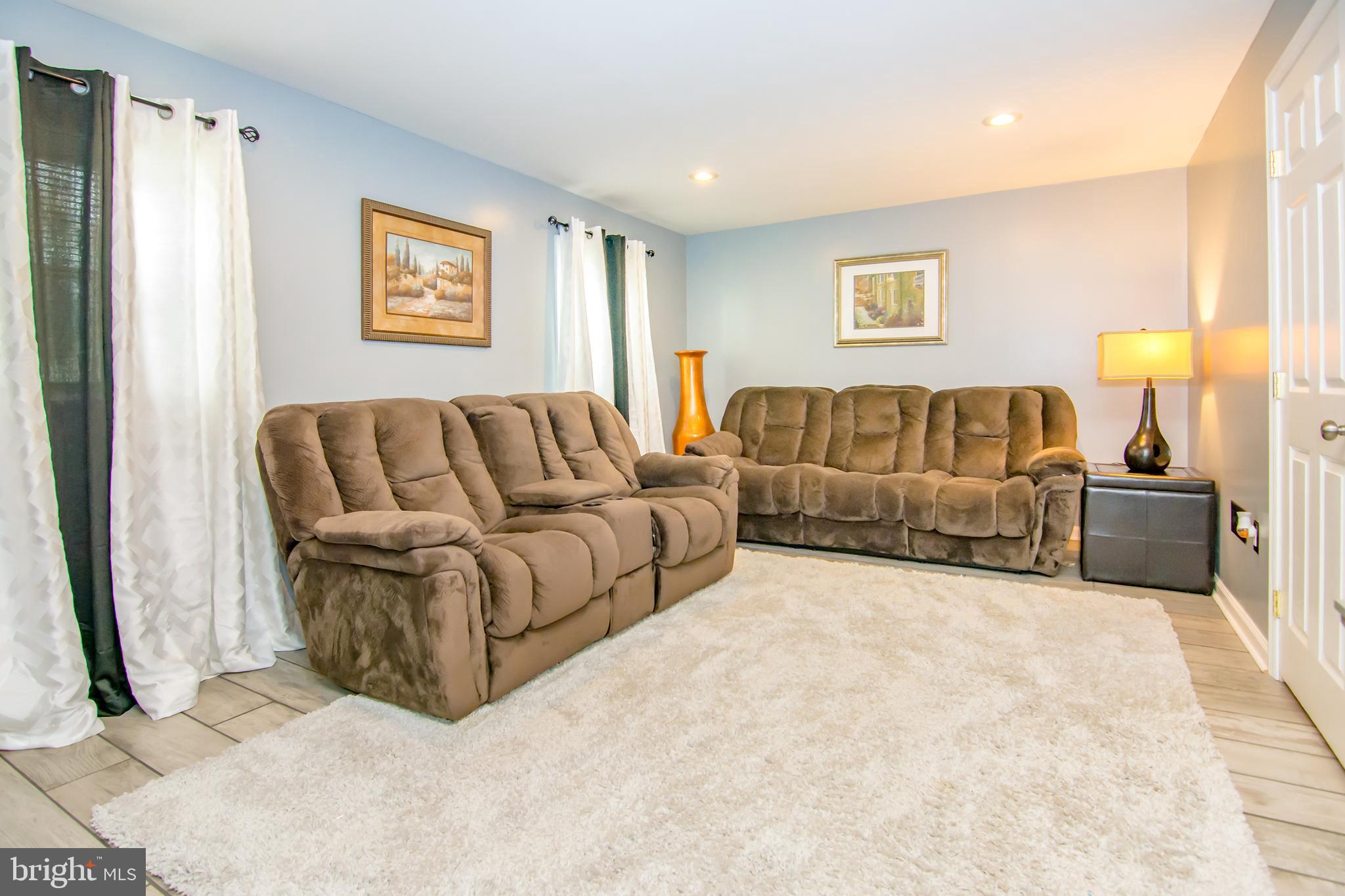 STRAWBERRY HILL EST SUB - Residential