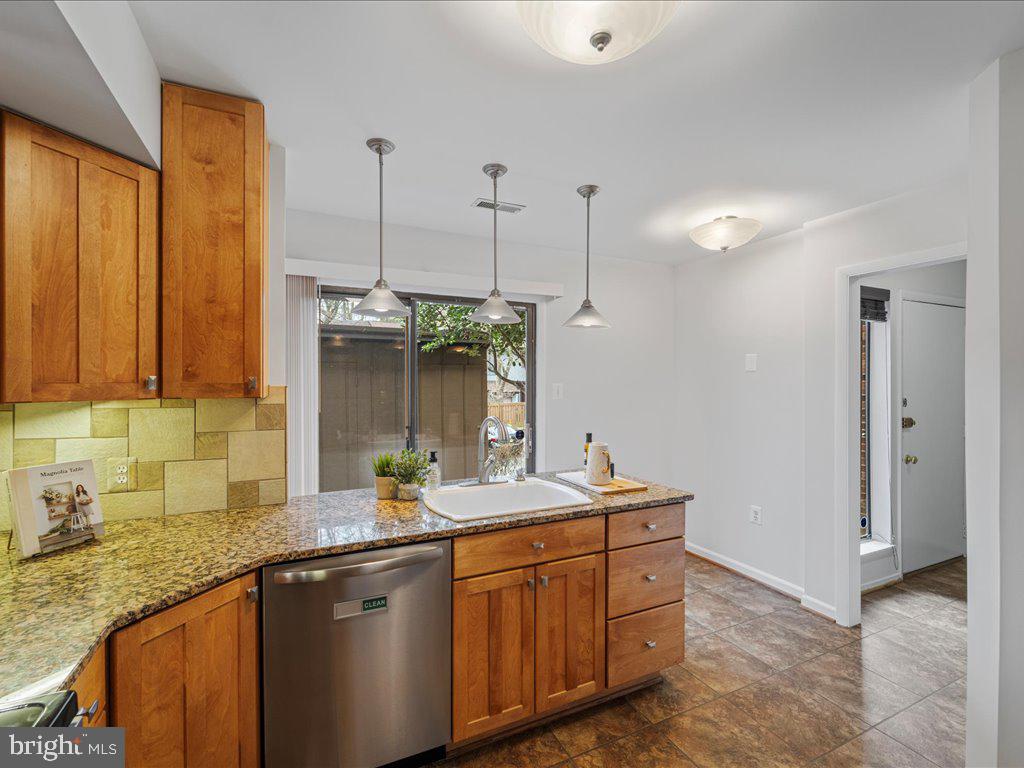 RESTON - Residential