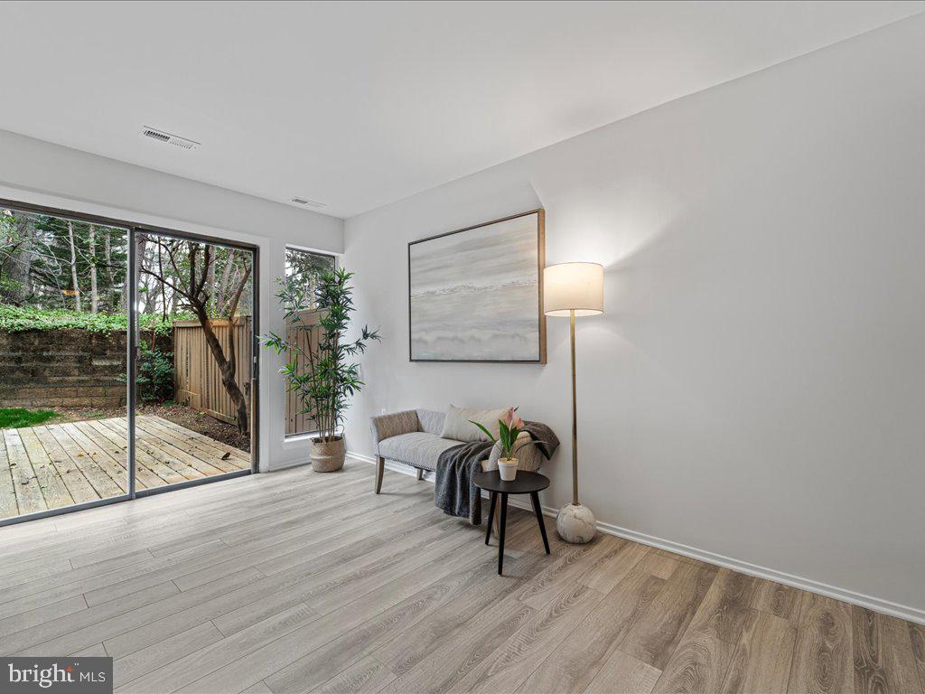 RESTON - Residential