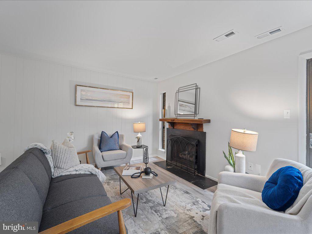 RESTON - Residential