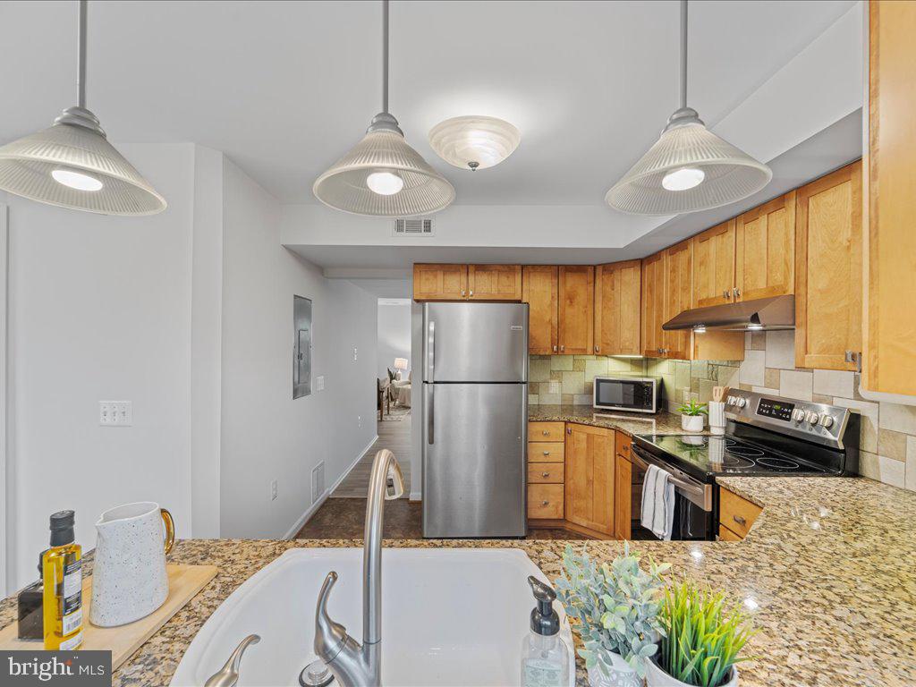 RESTON - Residential