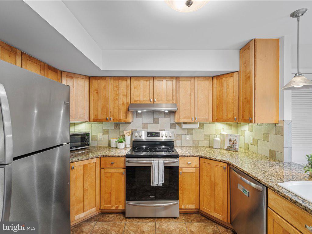 RESTON - Residential