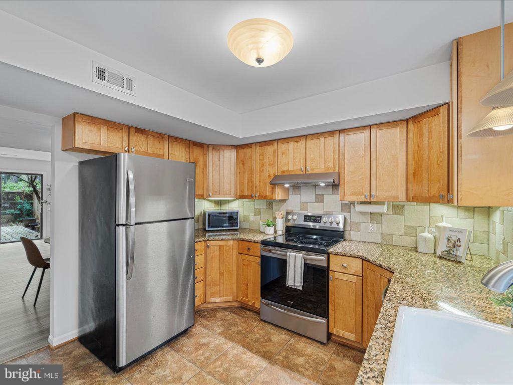 RESTON - Residential