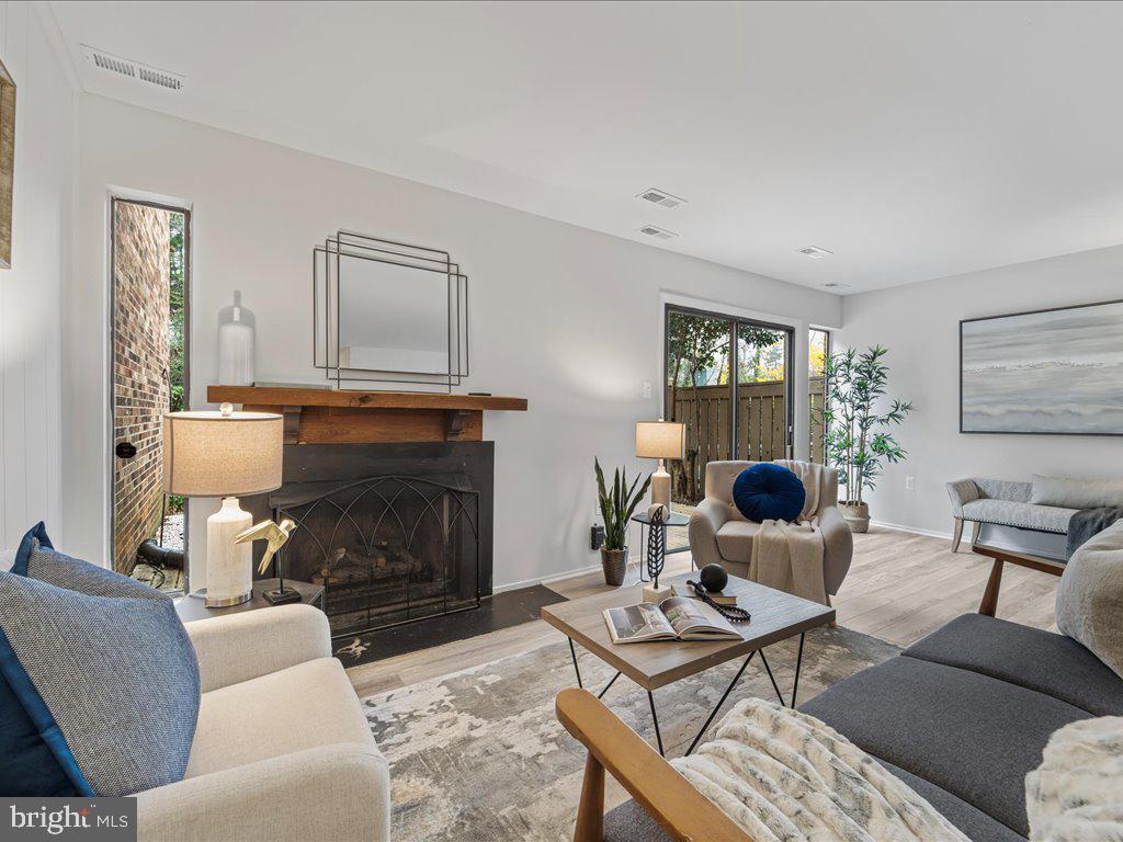 RESTON - Residential