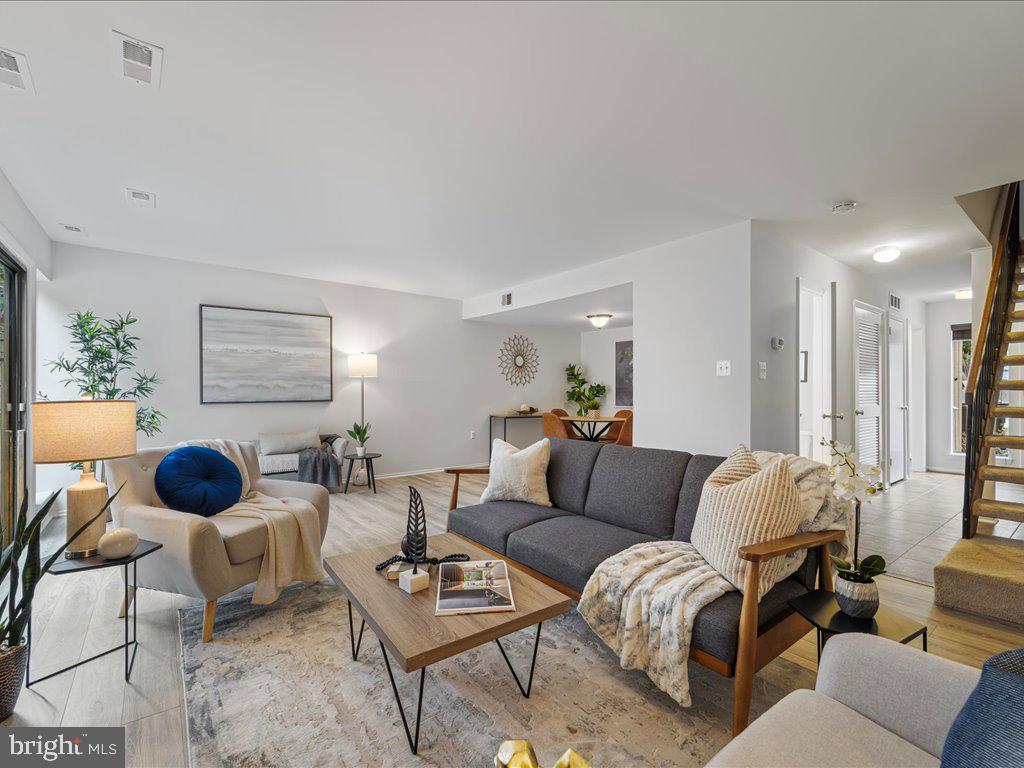 RESTON - Residential