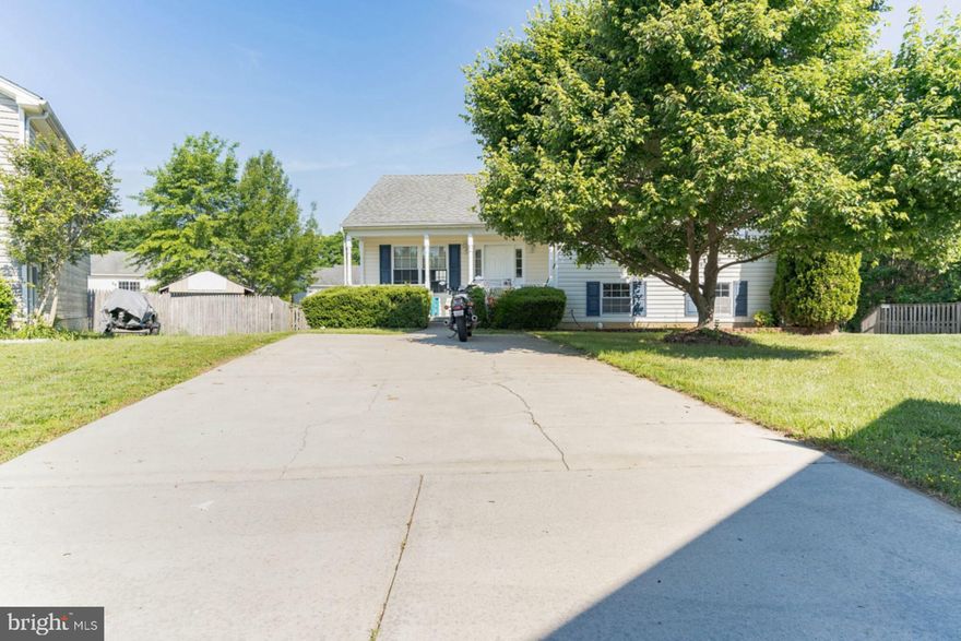 BE THE FIRST TO VIEW THIS ASTONISHING 3 BEDROOM , 2 FULL BATHROOM HOME WHO SEEKS A NEW OWNER! Start to be amazed as you walk through the spacious driveway and continue to navigate through the front door which leads you to the bright living room space above the elegant wooden floors , massive kitchen with stainless steel appliances, granite countertops, updated baths and very large size bedrooms. NO HOA DUES NEEDED! VERY ACCESSIBLE LOCATION, MOVE IN READY!