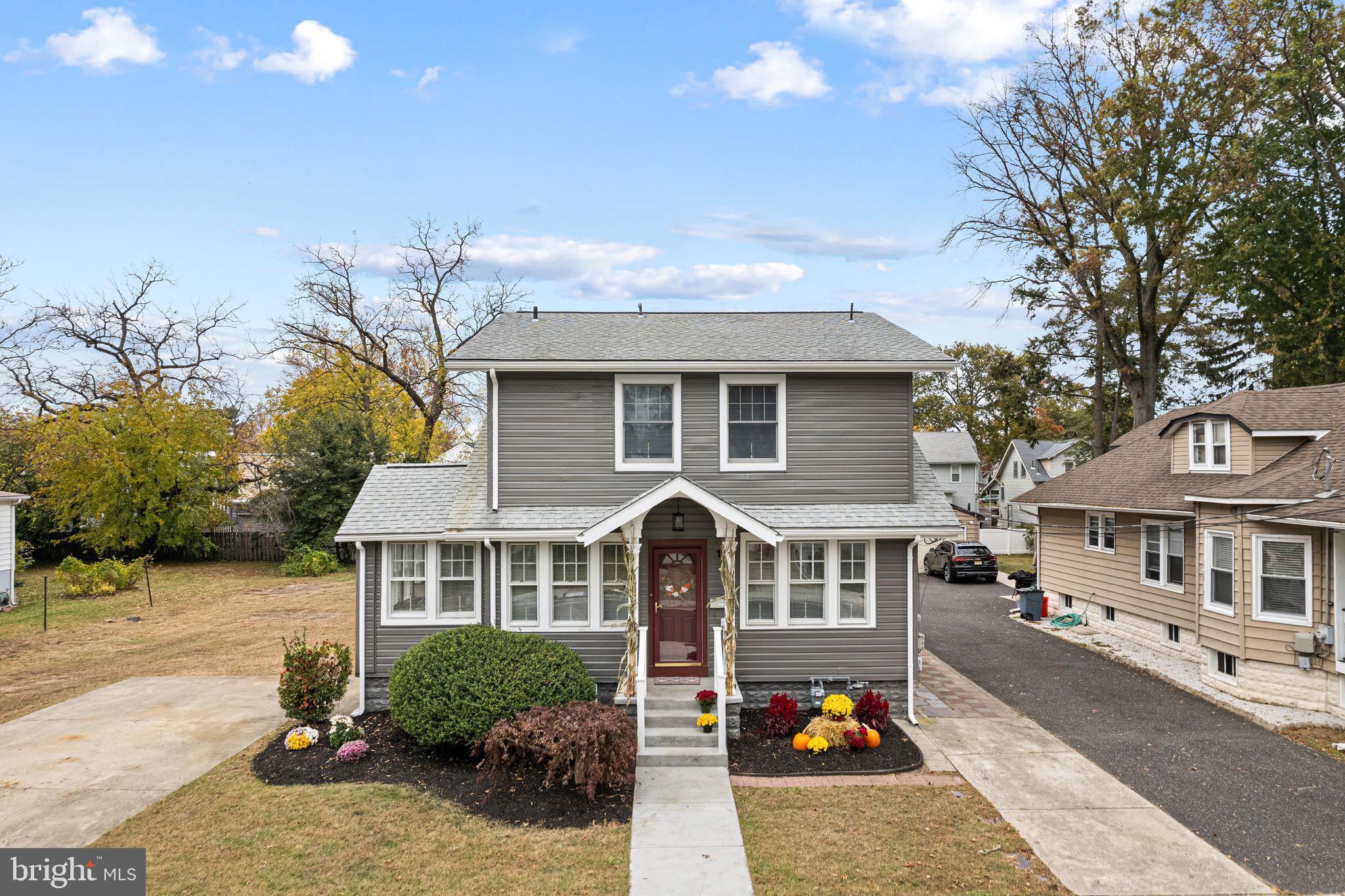 19 E ALBERTSON AVENUE