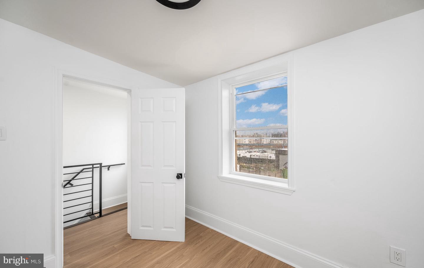 PORT RICHMOND - Residential Lease