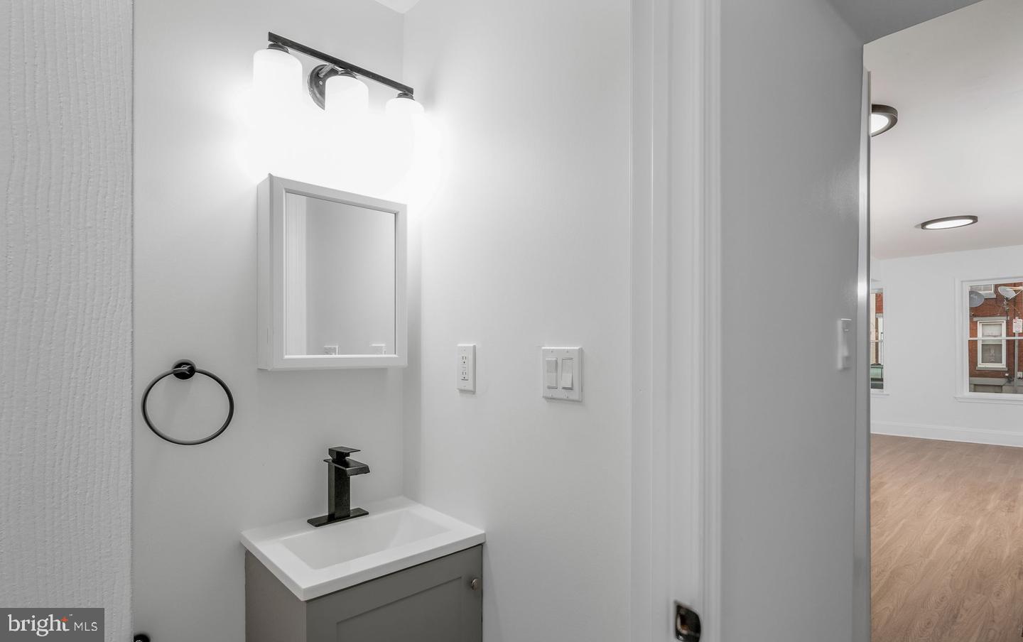 PORT RICHMOND - Residential Lease