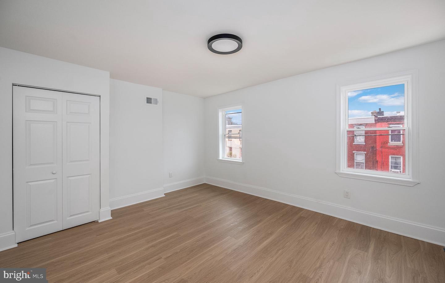 PORT RICHMOND - Residential Lease