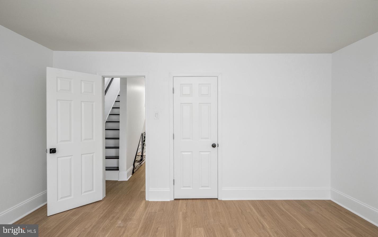 PORT RICHMOND - Residential Lease