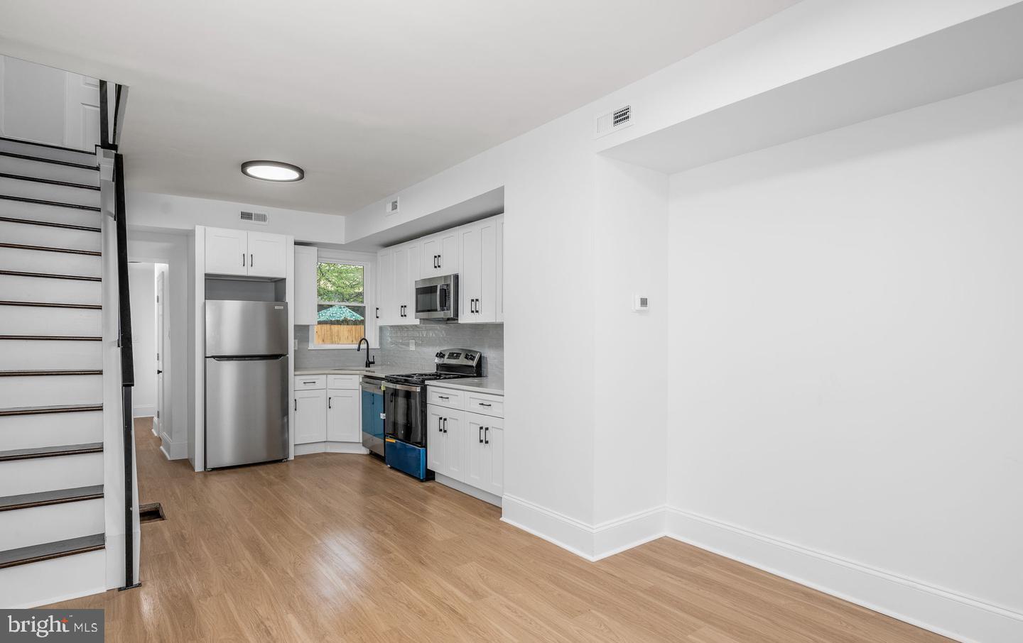 PORT RICHMOND - Residential Lease