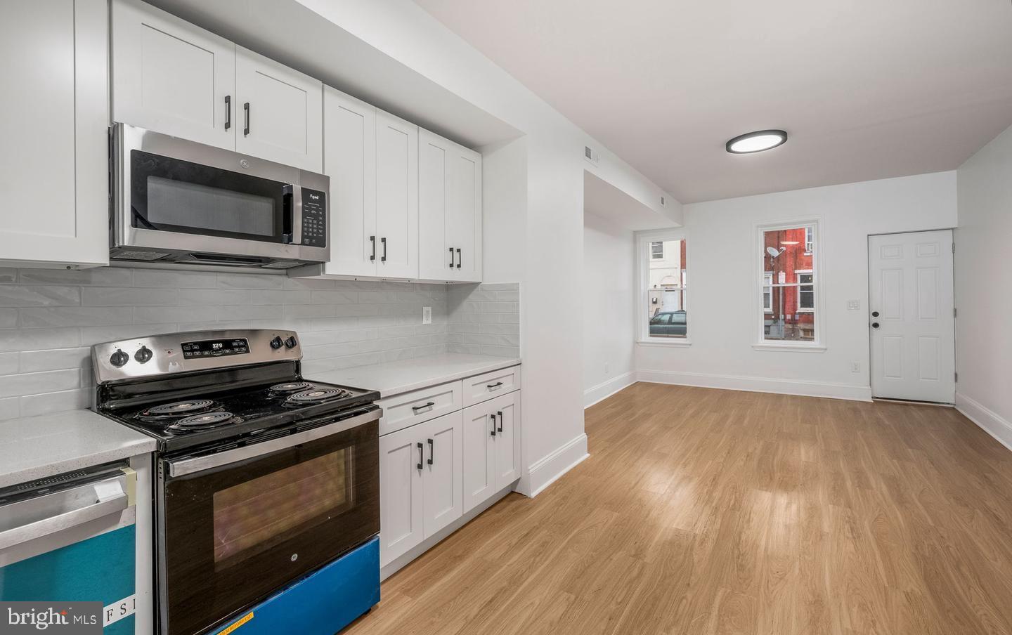 PORT RICHMOND - Residential Lease