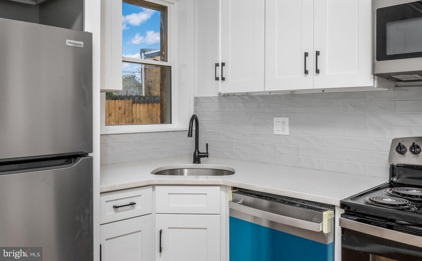 PORT RICHMOND - Residential Lease