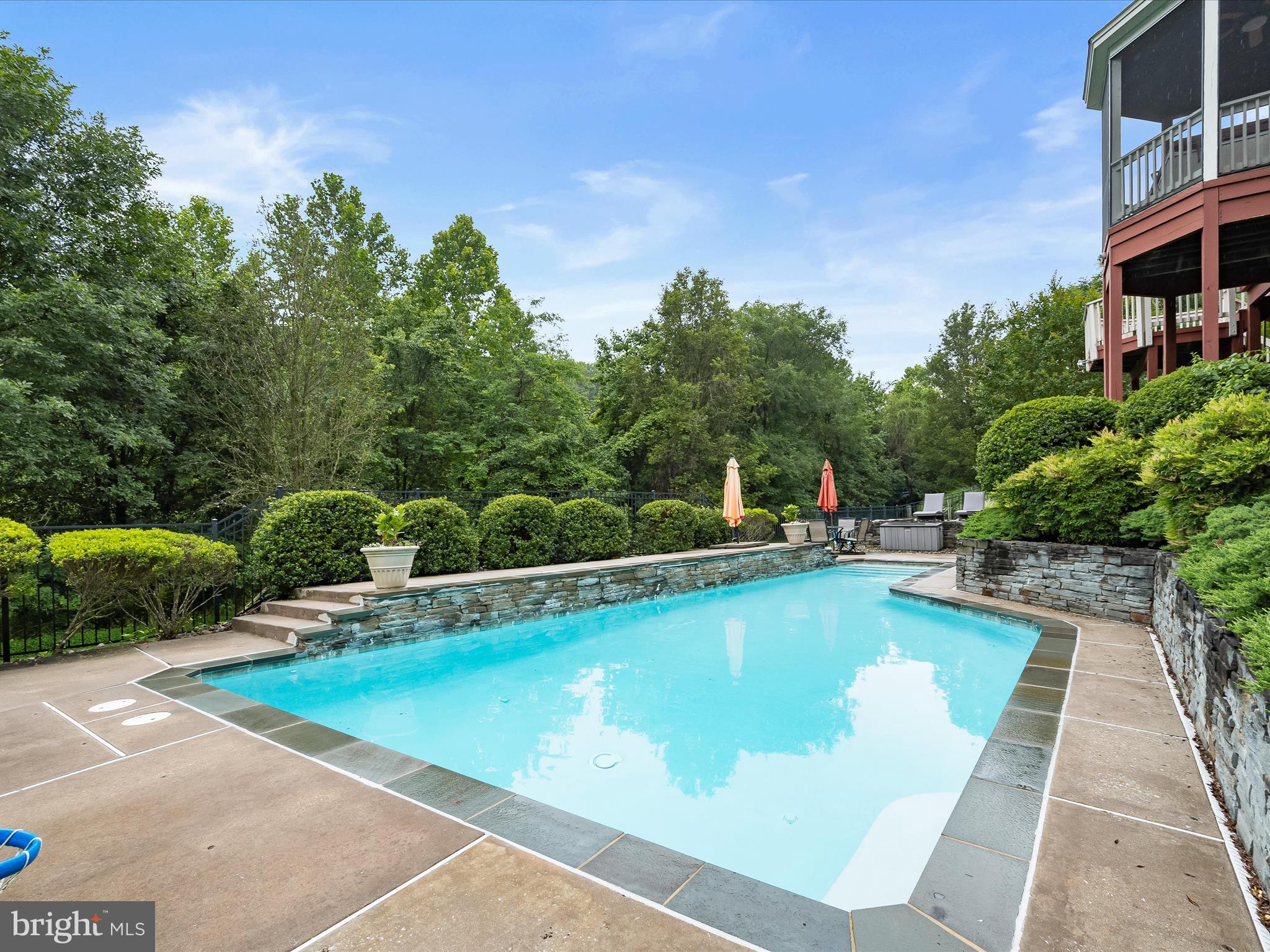 GROVEMONT - Residential