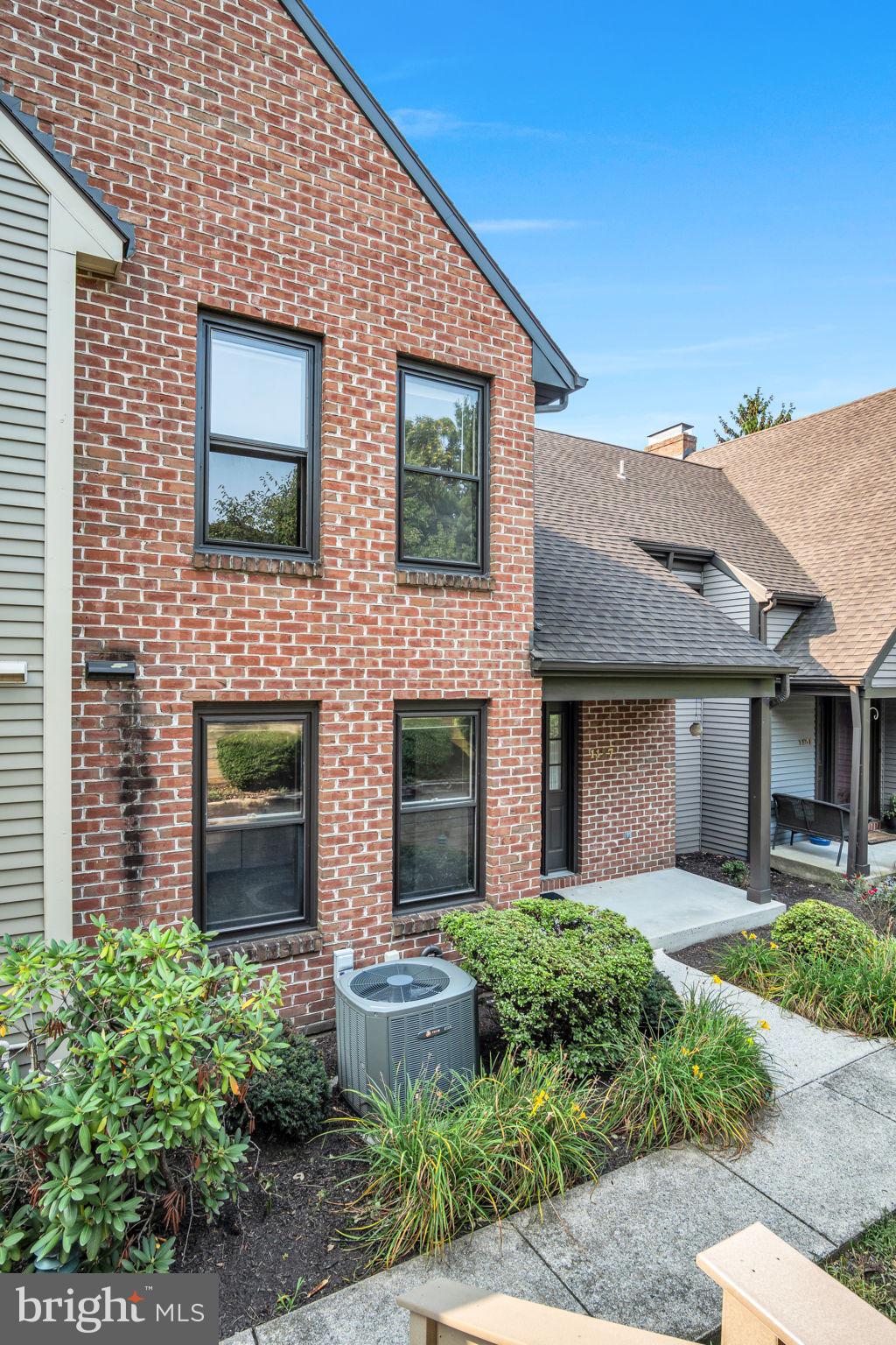1127 WICKLOW COURT