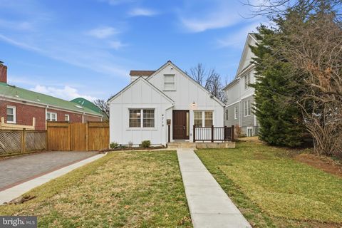 Photo of 4719 25th Street N, ARLINGTON, VA 22207 (MLS # VAAR2069624)