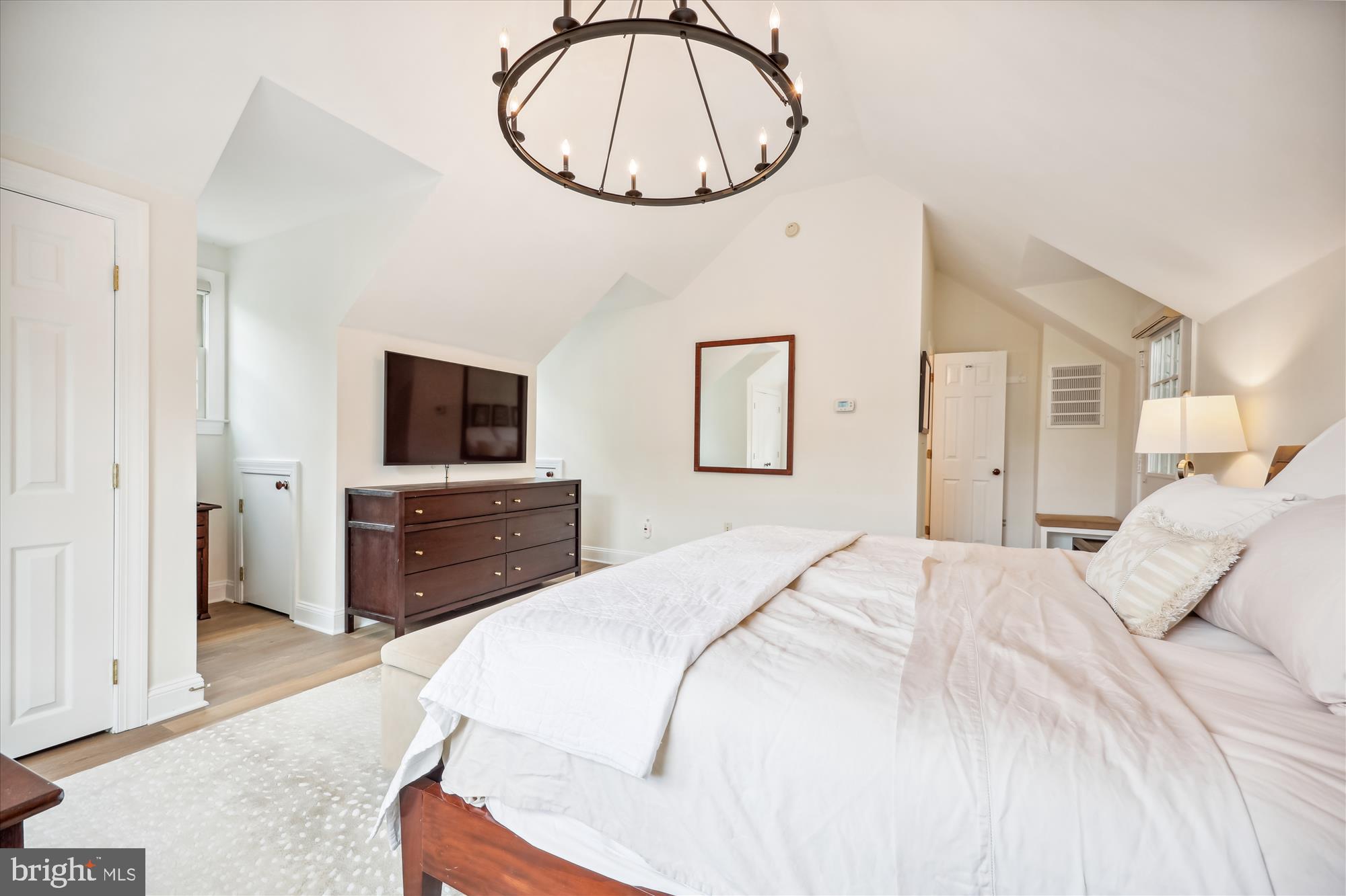 KENTLANDS - Residential