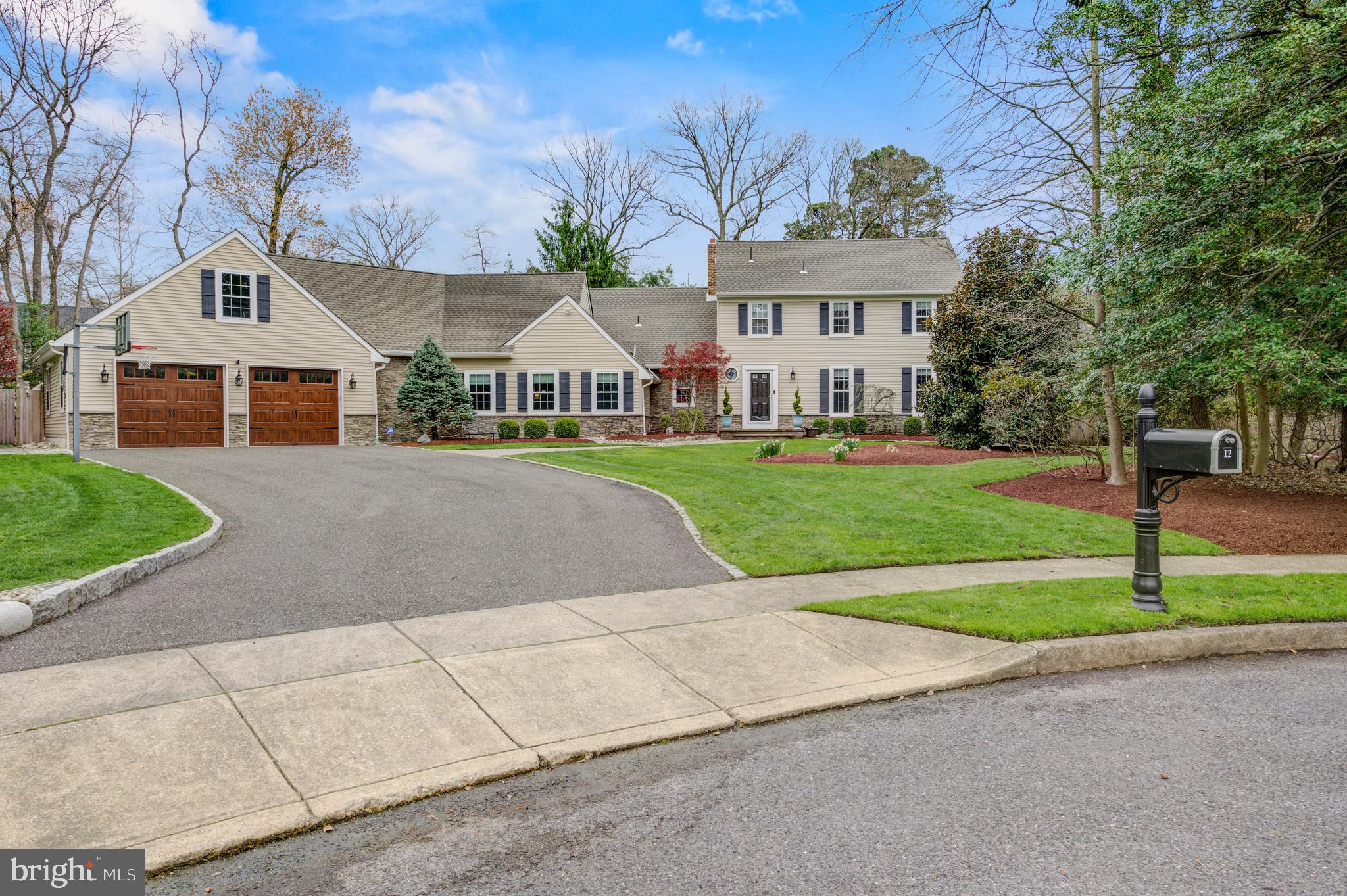 12 RED OAK COURT