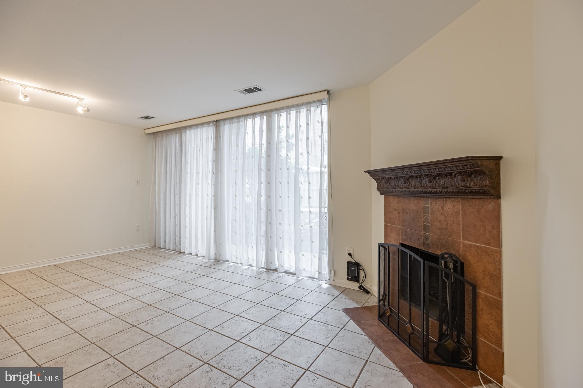 SOUTHAMPTON - Residential