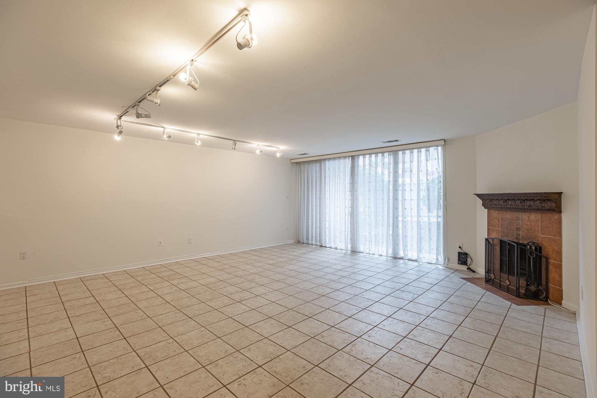 SOUTHAMPTON - Residential