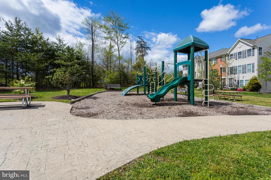 SUMMERFIELD AT MISSION PLACE - Residential